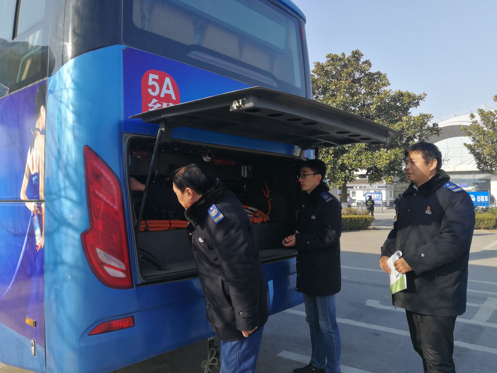 公交集團經營發展事業部開展車容車貌大整治活動