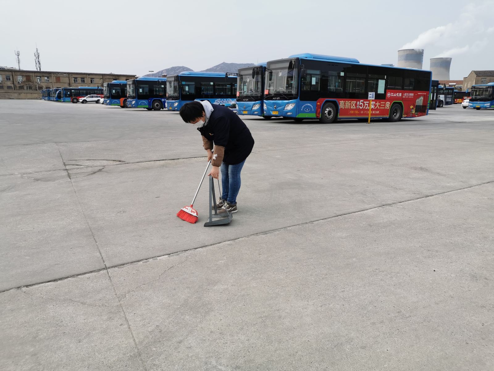 公交集團(tuán)公交事業(yè)一部全力以赴做好創(chuàng)建文明城市工作